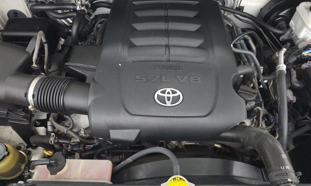 2016 Toyota Sequoia 4WD 5.7L FFV Platinum - 23071716 - 14