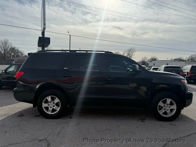 2016 Toyota Sequoia 4WD 5.7L FFV SR5 - 22975570 - 13