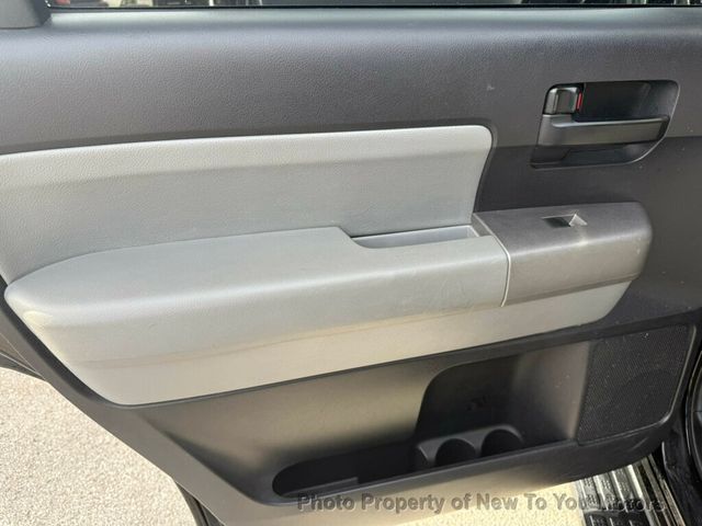 2016 Toyota Sequoia 4WD 5.7L FFV SR5 - 22975570 - 16