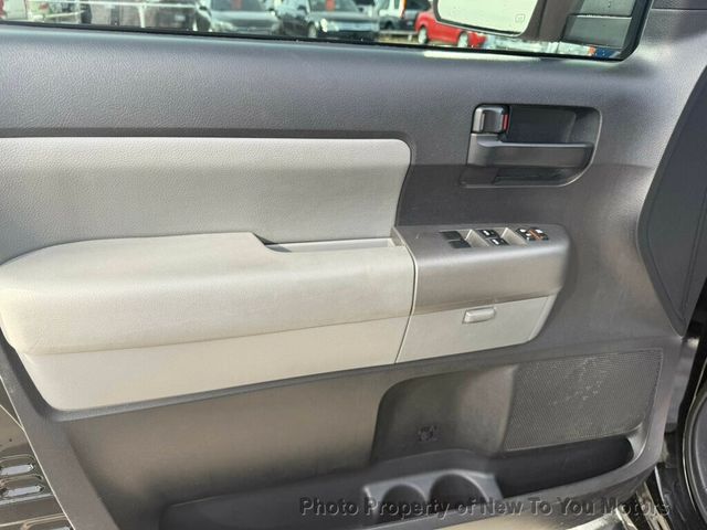 2016 Toyota Sequoia 4WD 5.7L FFV SR5 - 22975570 - 17