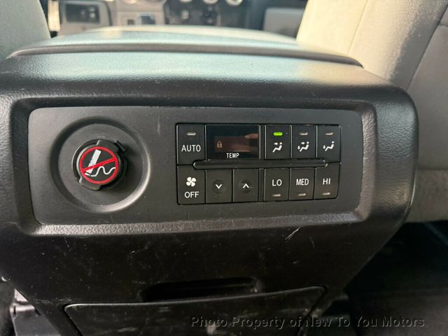 2016 Toyota Sequoia 4WD 5.7L FFV SR5 - 22975570 - 19