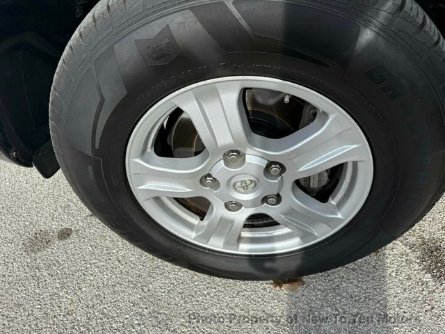 2016 Toyota Sequoia 4WD 5.7L FFV SR5 - 22975570 - 22