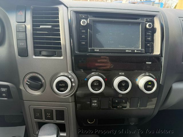 2016 Toyota Sequoia 4WD 5.7L FFV SR5 - 22975570 - 4