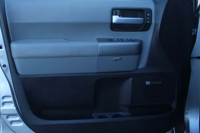 2016 Toyota Sequoia ONE OWNER LIMITED W/ NAVIGATION, SAFETY & CONV. PKG,  - 22972077 - 19