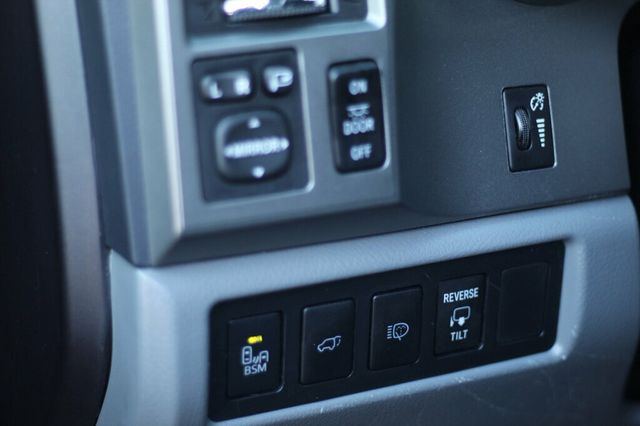 2016 Toyota Sequoia ONE OWNER LIMITED W/ NAVIGATION, SAFETY & CONV. PKG,  - 22972077 - 21