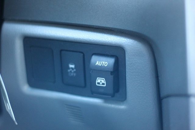 2016 Toyota Sequoia ONE OWNER LIMITED W/ NAVIGATION, SAFETY & CONV. PKG,  - 22972077 - 32