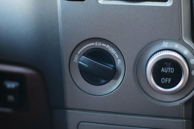 2016 Toyota Sequoia ONE OWNER PLATINUM IN IMPRESSIVE OVERALL CONDITION - 22968173 - 18