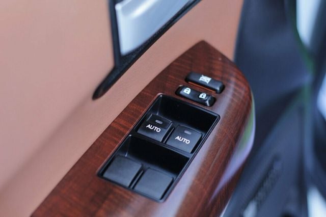 2016 Toyota Sequoia ONE OWNER PLATINUM IN IMPRESSIVE OVERALL CONDITION - 22968173 - 23