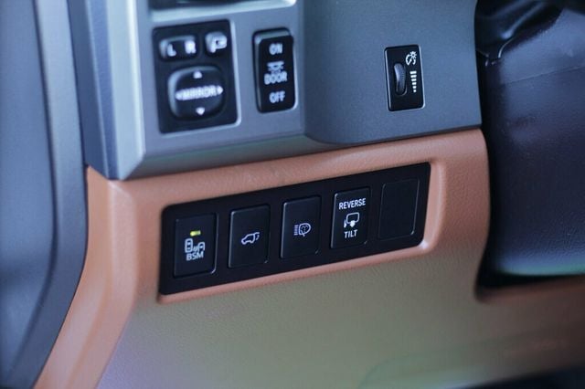 2016 Toyota Sequoia ONE OWNER PLATINUM IN IMPRESSIVE OVERALL CONDITION - 22968173 - 25