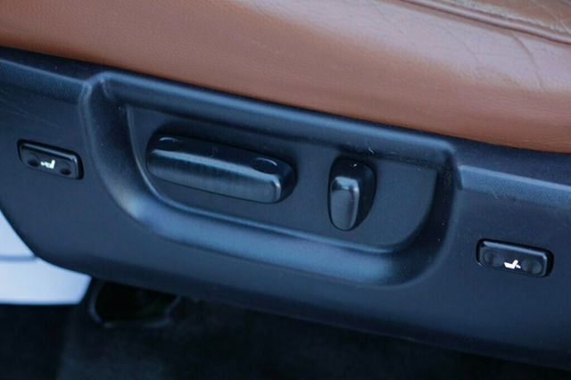 2016 Toyota Sequoia ONE OWNER PLATINUM IN IMPRESSIVE OVERALL CONDITION - 22968173 - 29