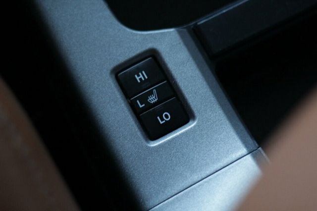 2016 Toyota Sequoia ONE OWNER PLATINUM IN IMPRESSIVE OVERALL CONDITION - 22968173 - 30