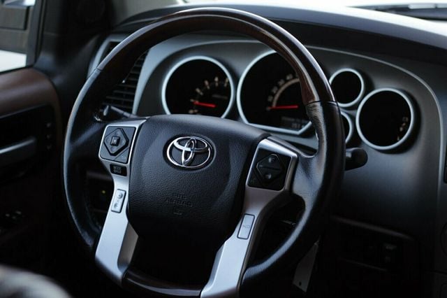 2016 Toyota Sequoia ONE OWNER PLATINUM IN IMPRESSIVE OVERALL CONDITION - 22968173 - 34