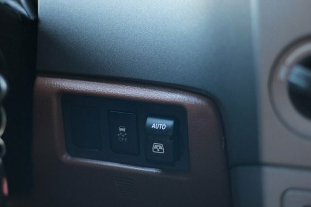 2016 Toyota Sequoia ONE OWNER PLATINUM IN IMPRESSIVE OVERALL CONDITION - 22968173 - 35