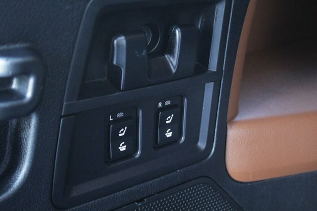 2016 Toyota Sequoia ONE OWNER PLATINUM IN IMPRESSIVE OVERALL CONDITION - 22968173 - 38