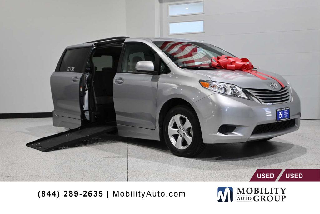 2016 Toyota Sienna 5dr 7-Passenger Van LE FWD Mobility - 23018620 | Video 1