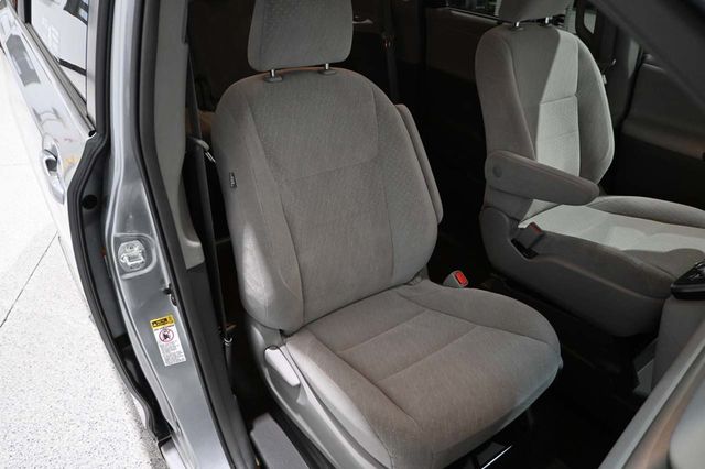 2016 Toyota Sienna 5dr 7-Passenger Van LE FWD Mobility - 23018620 - 15