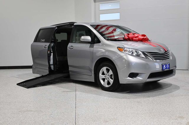 2016 Toyota Sienna 5dr 7-Passenger Van LE FWD Mobility - 23018620 - 1