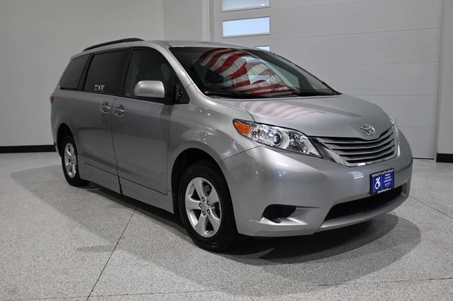 2016 Toyota Sienna 5dr 7-Passenger Van LE FWD Mobility - 23018620 - 2