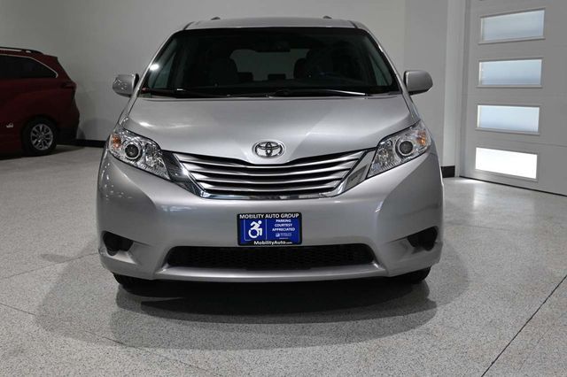 2016 Toyota Sienna 5dr 7-Passenger Van LE FWD Mobility - 23018620 - 3