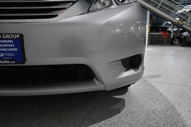 2016 Toyota Sienna 5dr 7-Passenger Van LE FWD Mobility - 23018620 - 39