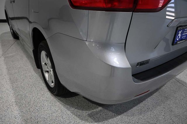 2016 Toyota Sienna 5dr 7-Passenger Van LE FWD Mobility - 23018620 - 41