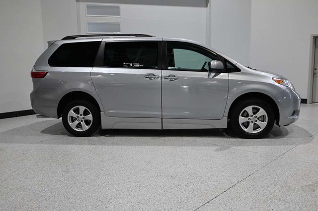 2016 Toyota Sienna 5dr 7-Passenger Van LE FWD Mobility - 23018620 - 4