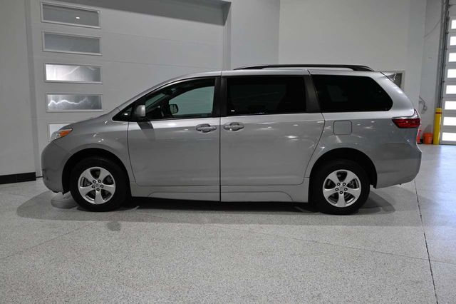 2016 Toyota Sienna 5dr 7-Passenger Van LE FWD Mobility - 23018620 - 8