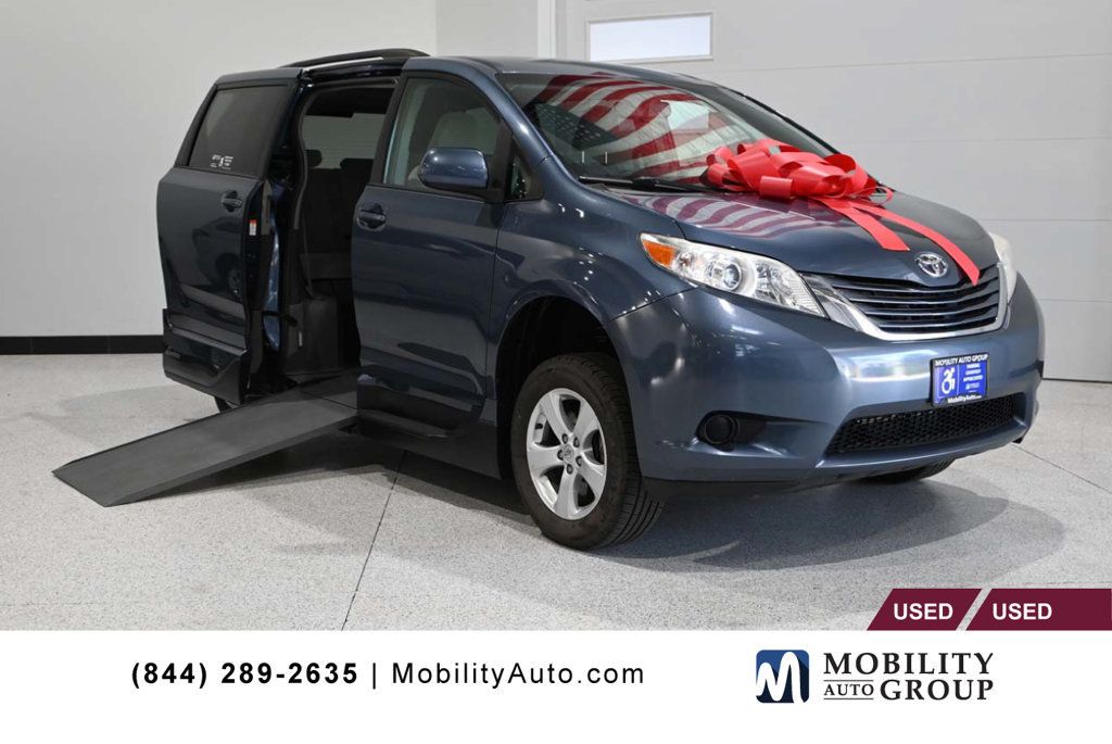 2016 Toyota Sienna 5dr 7-Passenger Van LE FWD Mobility - 23020014 | Video 1