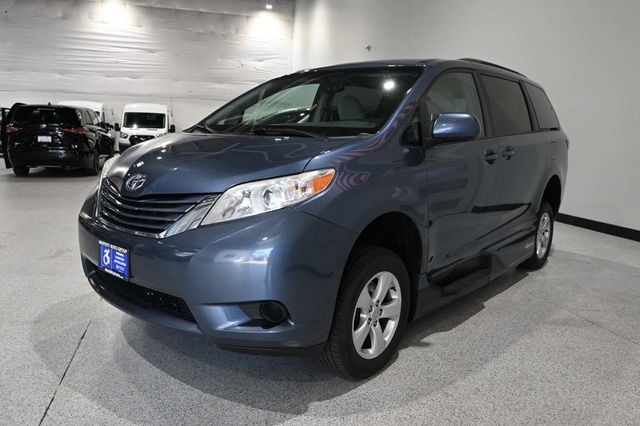 2016 Toyota Sienna 5dr 7-Passenger Van LE FWD Mobility - 23020014 - 9