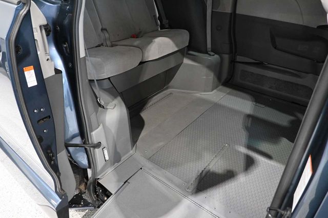 2016 Toyota Sienna 5dr 7-Passenger Van LE FWD Mobility - 23020014 - 17