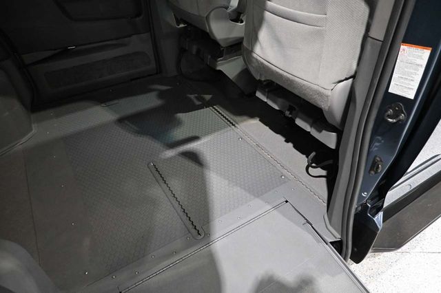 2016 Toyota Sienna 5dr 7-Passenger Van LE FWD Mobility - 23020014 - 18