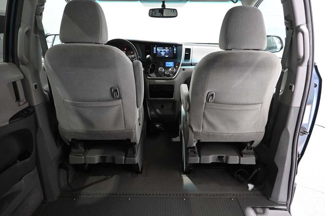 2016 Toyota Sienna 5dr 7-Passenger Van LE FWD Mobility - 23020014 - 19