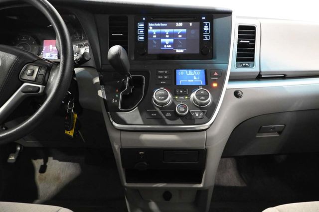 2016 Toyota Sienna 5dr 7-Passenger Van LE FWD Mobility - 23020014 - 23