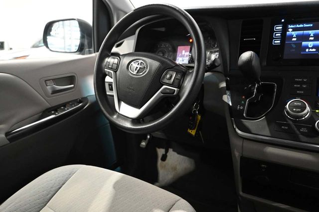 2016 Toyota Sienna 5dr 7-Passenger Van LE FWD Mobility - 23020014 - 24