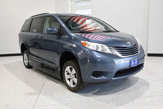 2016 Toyota Sienna 5dr 7-Passenger Van LE FWD Mobility - 23020014 - 2