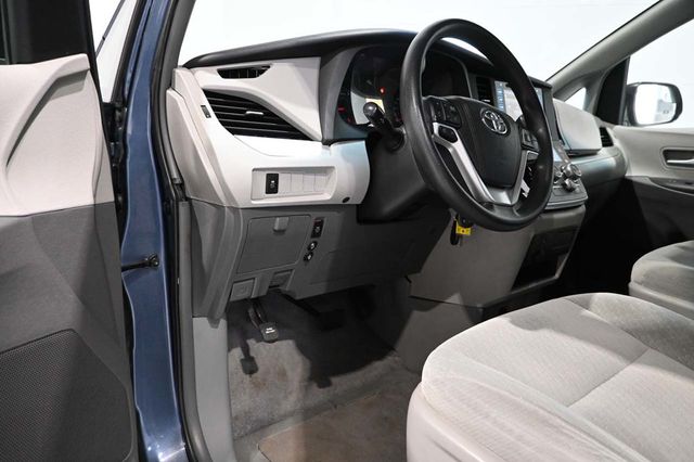 2016 Toyota Sienna 5dr 7-Passenger Van LE FWD Mobility - 23020014 - 30