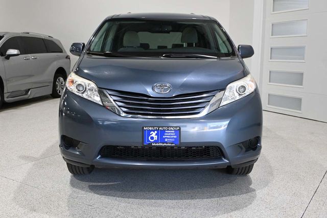 2016 Toyota Sienna 5dr 7-Passenger Van LE FWD Mobility - 23020014 - 3