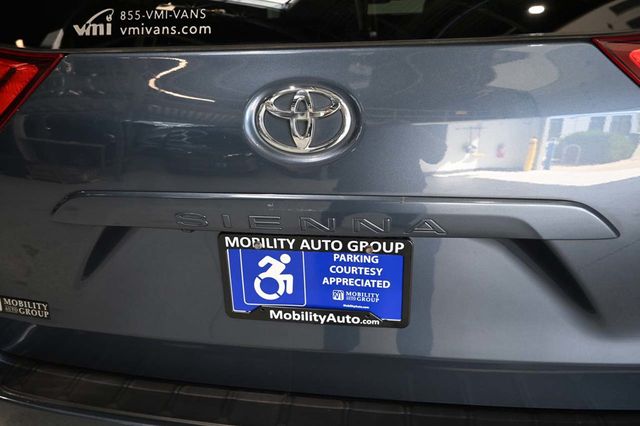 2016 Toyota Sienna 5dr 7-Passenger Van LE FWD Mobility - 23020014 - 40