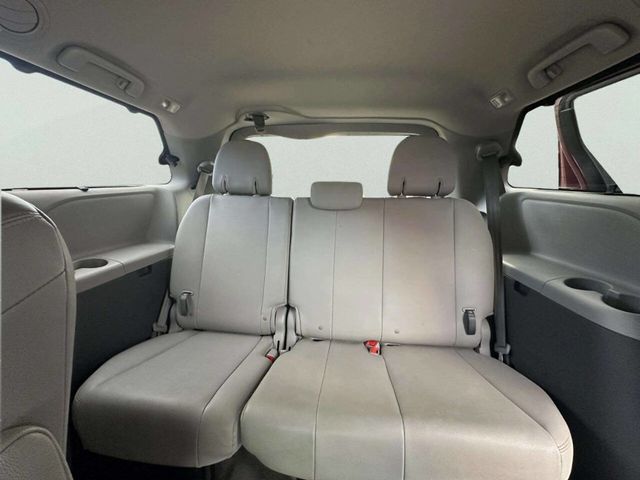 2016 Toyota Sienna 5dr 7-Passenger Van XLE AWD - 23025282 - 11