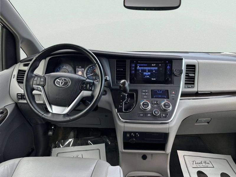 2016 Toyota Sienna 5dr 7-Passenger Van XLE AWD - 23025282 - 18