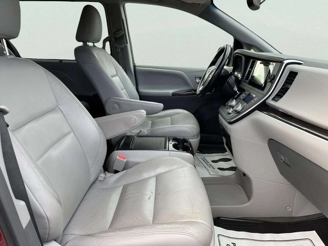 2016 Toyota Sienna 5dr 7-Passenger Van XLE AWD - 23025282 - 21
