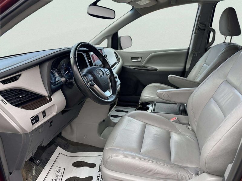 2016 Toyota Sienna 5dr 7-Passenger Van XLE AWD - 23025282 - 8