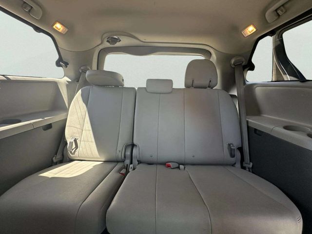 2016 Toyota Sienna 5dr 7-Passenger Van XLE AWD - 23027356 - 10
