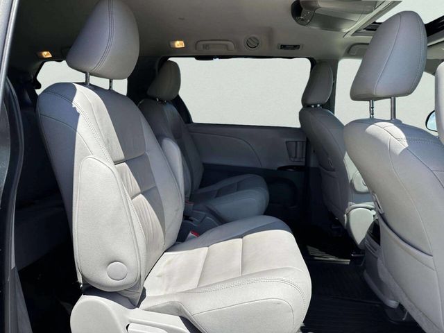 2016 Toyota Sienna 5dr 7-Passenger Van XLE AWD - 23027356 - 14