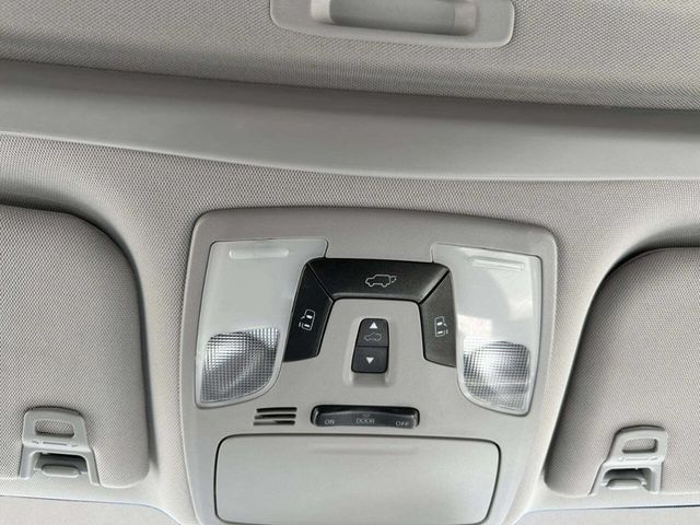 2016 Toyota Sienna 5dr 7-Passenger Van XLE AWD - 23027356 - 32