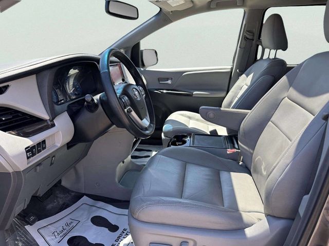 2016 Toyota Sienna 5dr 7-Passenger Van XLE AWD - 23027356 - 7