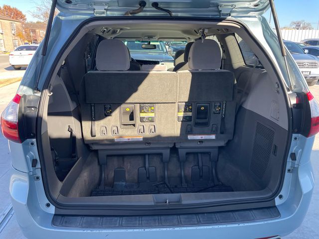 2016 Toyota Sienna 5dr 8-Passenger Van LE FWD - 22981380 - 10
