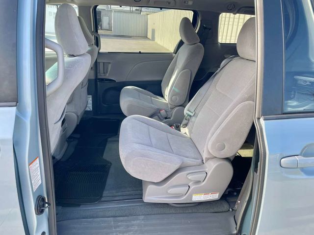2016 Toyota Sienna 5dr 8-Passenger Van LE FWD - 22981380 - 12