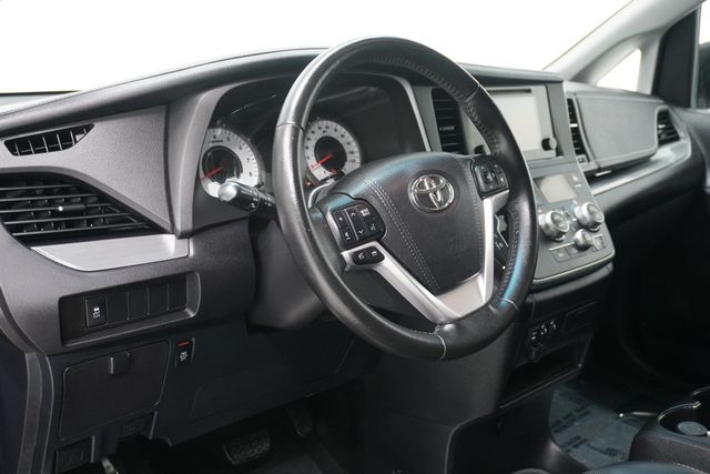 2016 Toyota Sienna 5dr 8-Passenger Van SE FWD - 23039771 - 9
