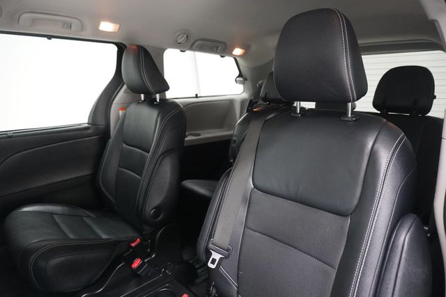 2016 Toyota Sienna 5dr 8-Passenger Van SE FWD - 23039771 - 12